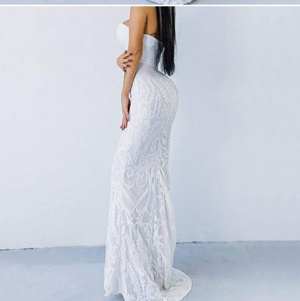 Sparkling white strapless dress with train - Picture 10 of 16